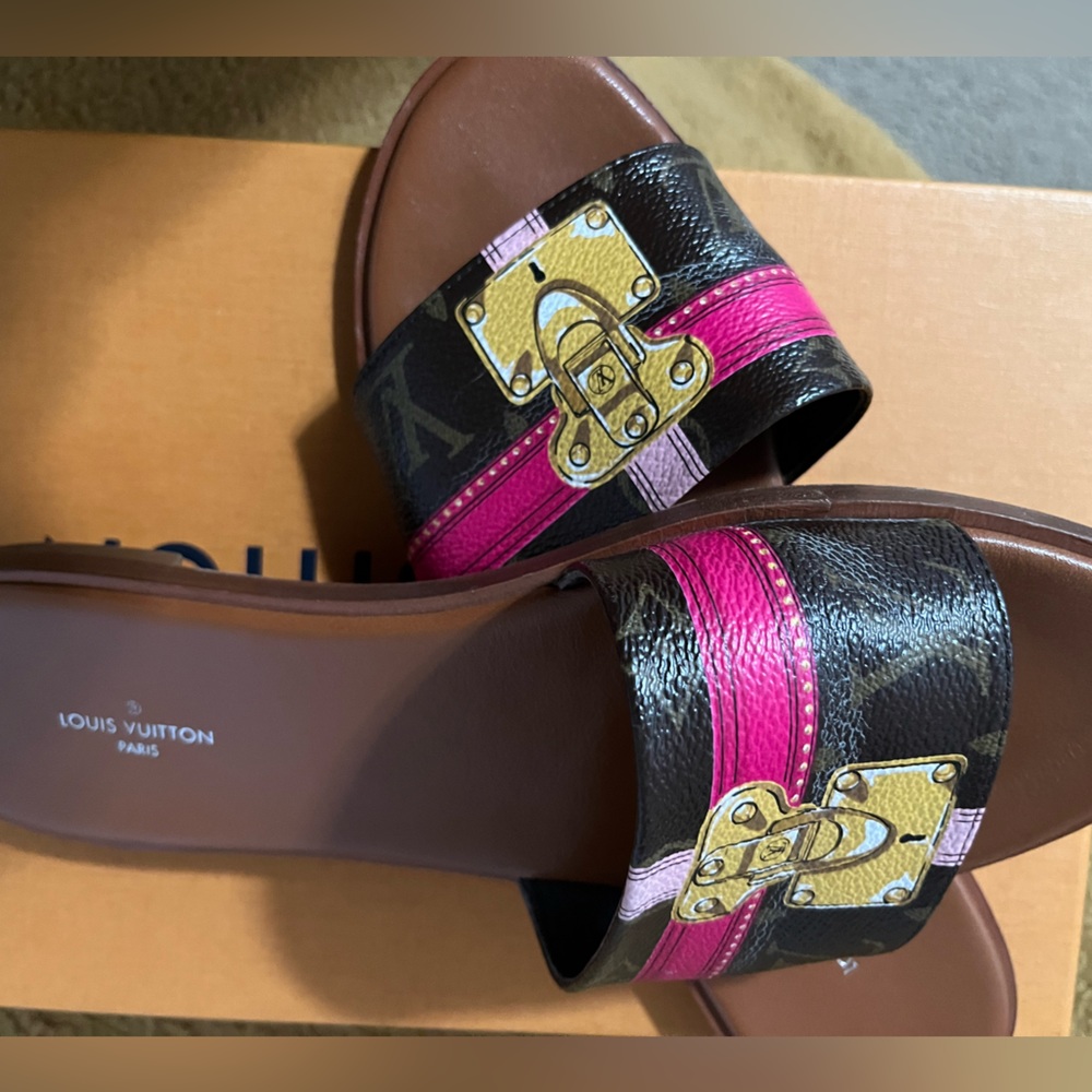 Louis Vuitton Flat Mules Sandals sz 39 - Picture 2 of 4